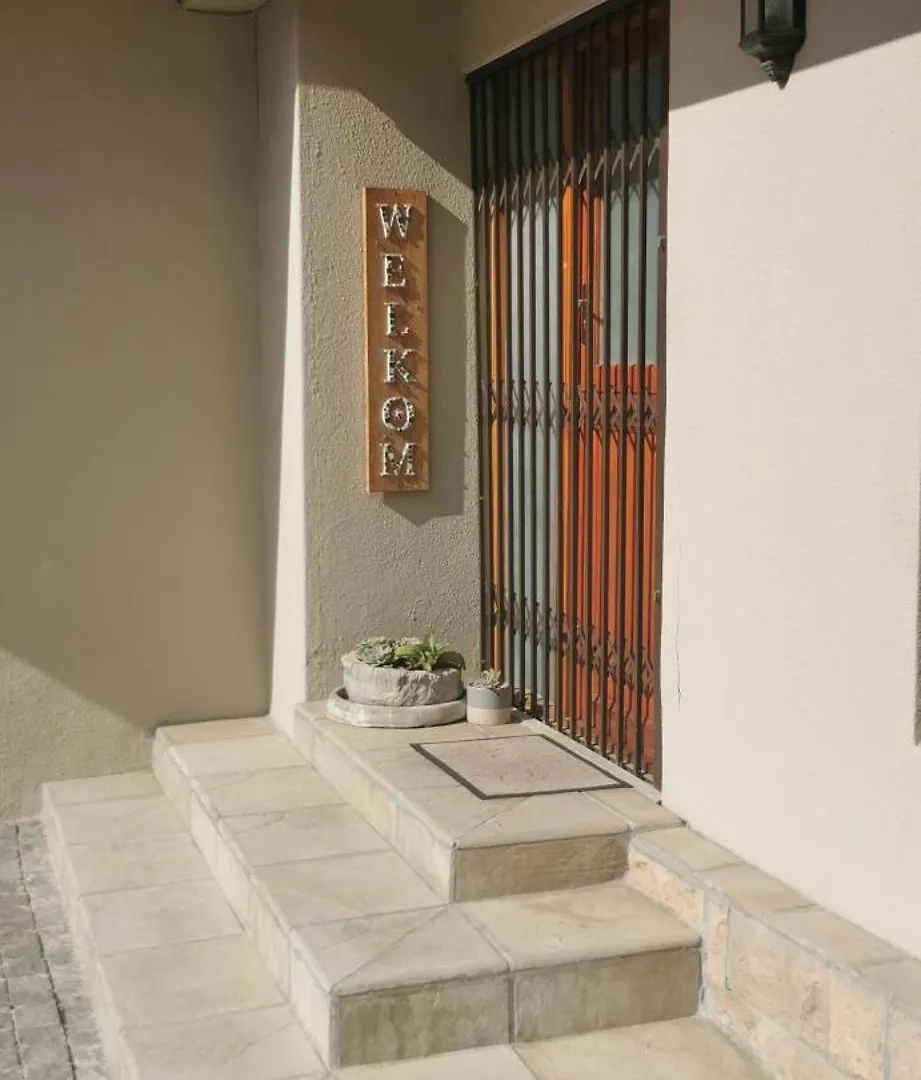 Hotel Mila'S At Panorama Parow 0*,
